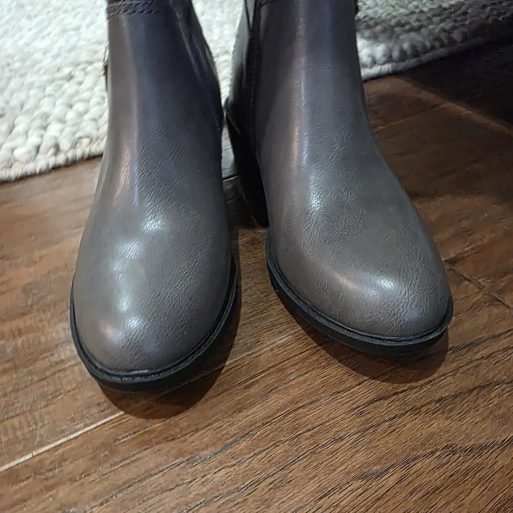 Baretrap Womens Sasson Tall Shaft Riding Boot Size 8.5 Faux Leather Gray Comfort